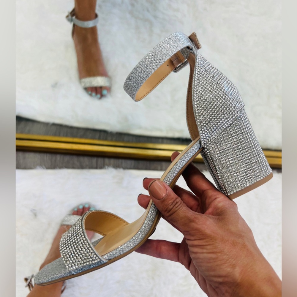 NIB - Delicious Shoes Sliver Blingy Rhinestone Chunky Heel Shoe - Womans Size 6